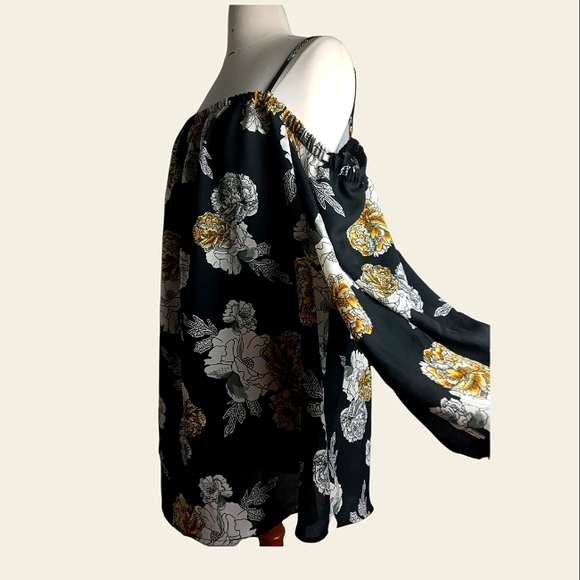Indulge Floral off shoulder Blouse - Picture 5 of 13